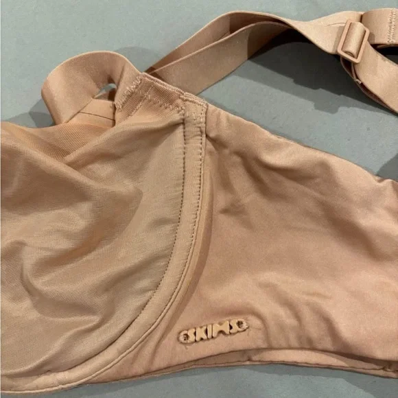 NWT SKIMS Unlined Balconette Bra - 34C - Picture 3 of 6